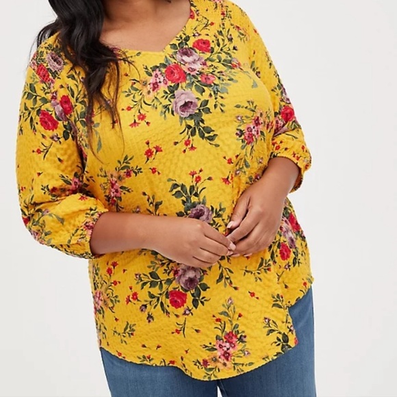 EUC TORRID PLUS SIZE 4 yellow floral v neck tunic crinkle blouse top smocked - Picture 2 of 9
